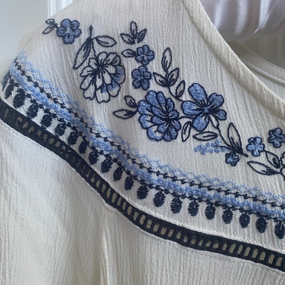 BOHO style embroidered top. - Picture 2 of 4